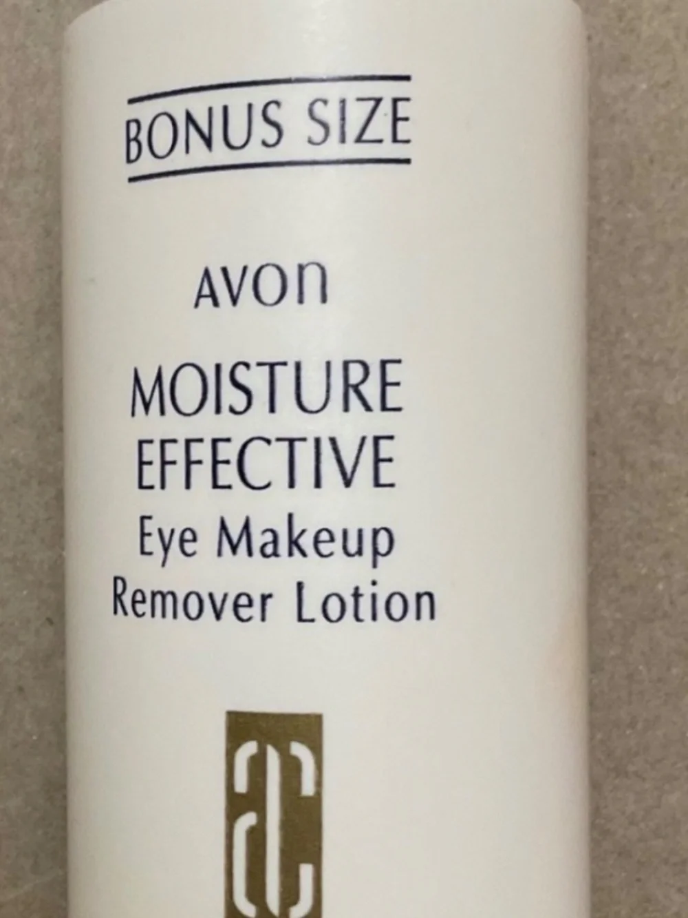 AVON Auto Focus Light Adjusting Foundation SPF 15 Almond Beige and Moisture Effe